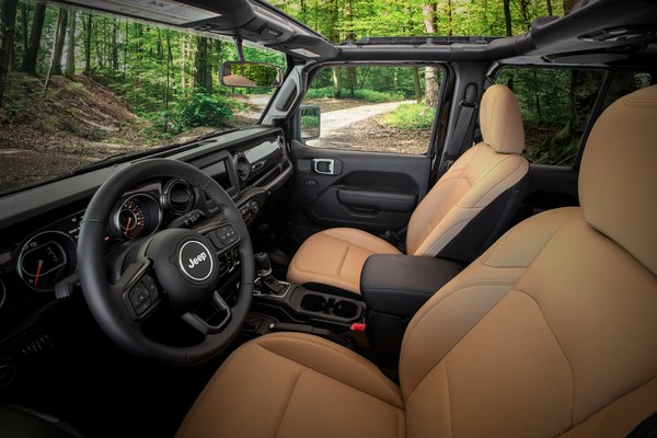 2020 Jeep Wrangler Unlimited Black & Tan Interior