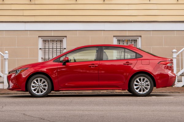 2020 Toyota Corolla LE sedan