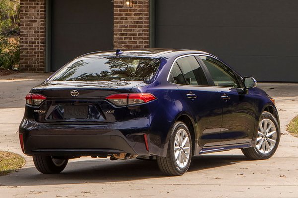 2020 Toyota Corolla XLE sedan