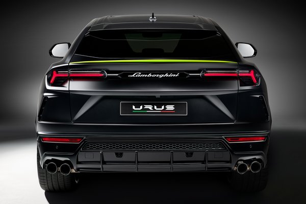 2021 Lamborghini Urus Graphite Capsule