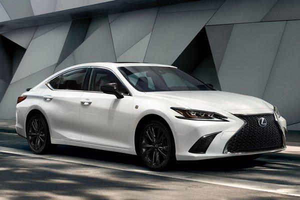 2021 Lexus ES Black Line