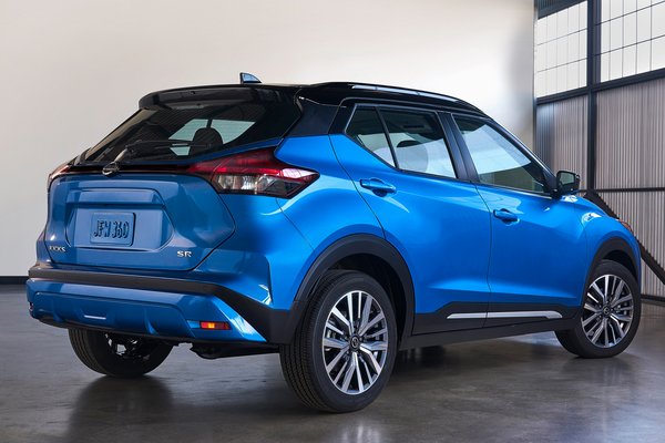 2021 Nissan Kicks SR