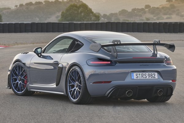 2022 Porsche 718 Cayman GT4 RS