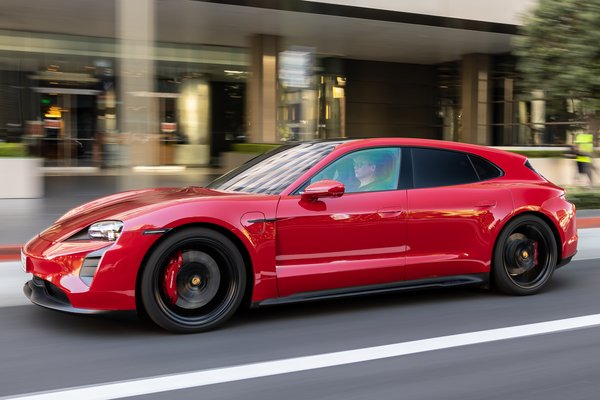 2022 Porsche Taycan GTS Sport Turismo