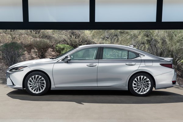 2022 Lexus ES 300h