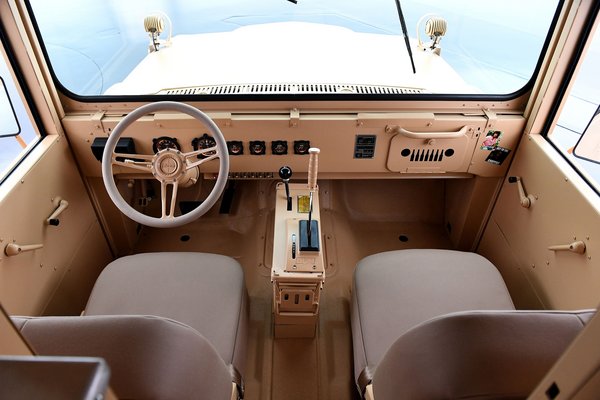 2021 Jeep Kaiser Jeep M275 Interior