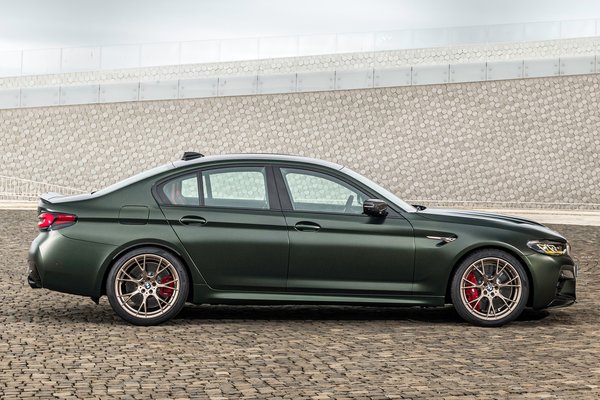 2022 BMW 5-Series M5 CS