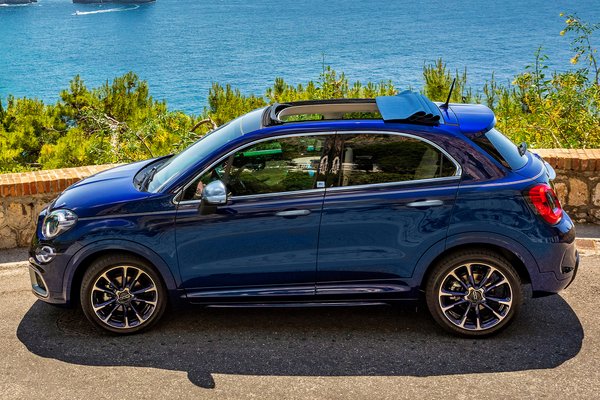 2022 Fiat 500X Yacht Club Capri special edition