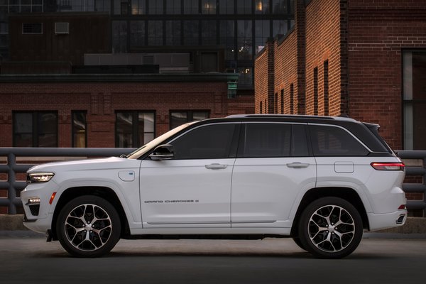 2022 Jeep Grand Cherokee Summit  4xe