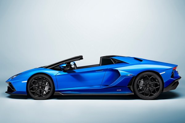 2022 Lamborghini Aventador  LP 780-4 Ultimae Roadster