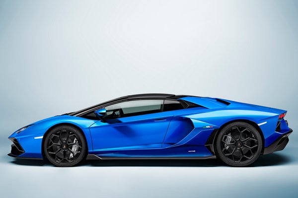 2022 Lamborghini Aventador  LP 780-4 Ultimae Roadster