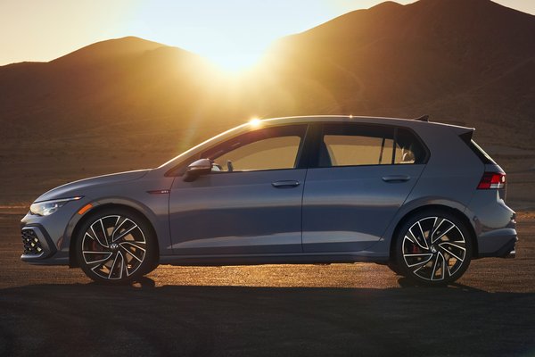 2022 Volkswagen Golf GTI 5d