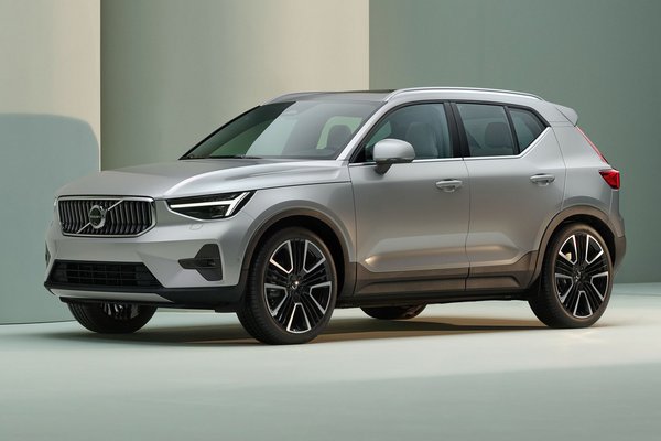 2025 Volvo XC40