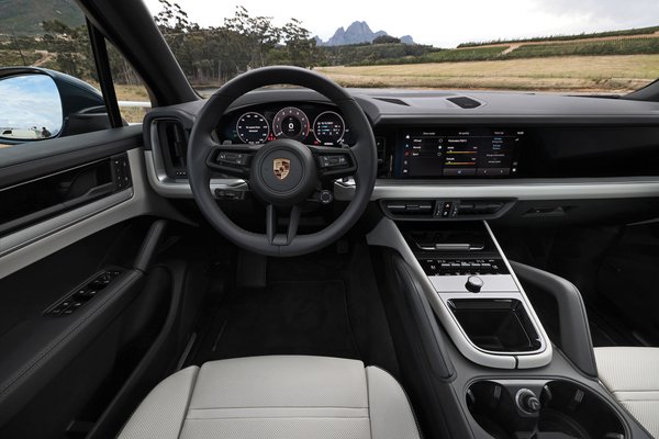 2024 Porsche Cayenne Interior