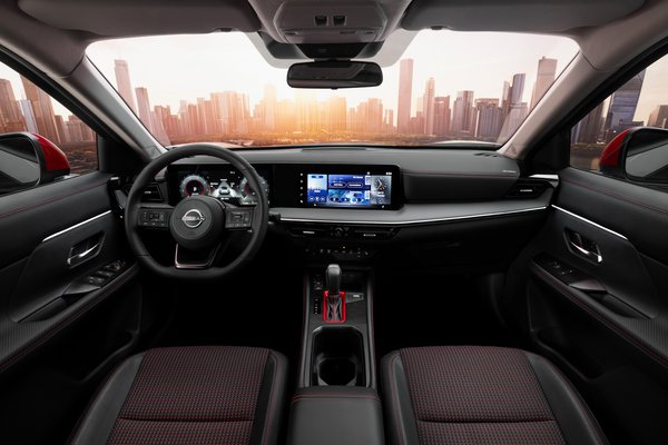 2025 Nissan Kicks SR Interior