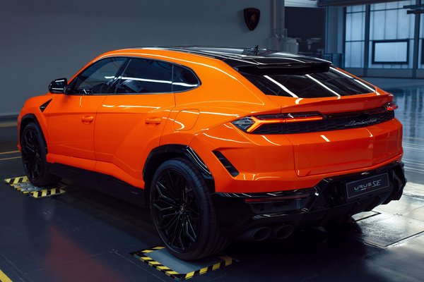 2025 Lamborghini Urus SE