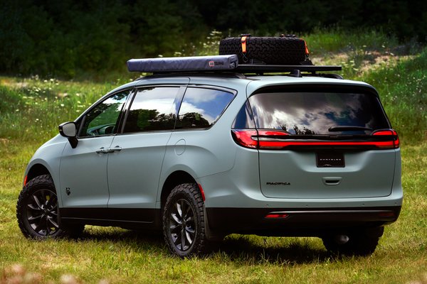 2025 Chrysler Pacifica Grizzly Peak