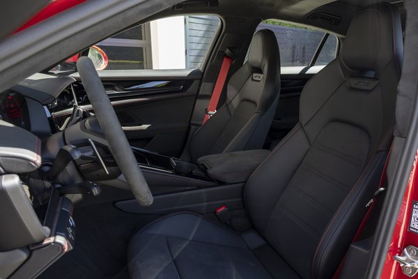 2025 Porsche Panamera GTS Interior