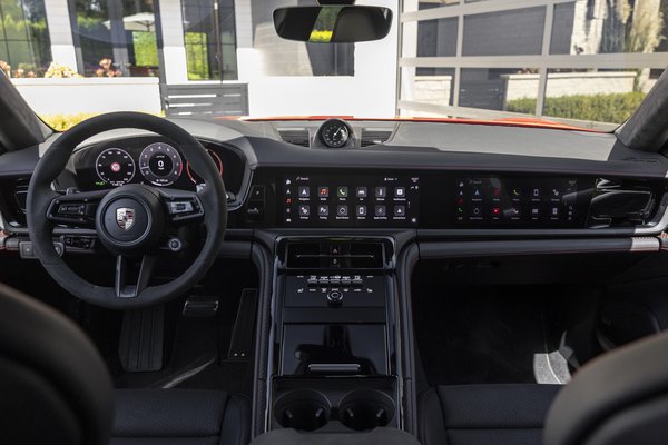 2025 Porsche Panamera GTS Interior