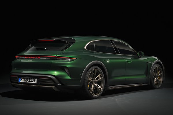 2025 Porsche Taycan Turbo Cross Turismo