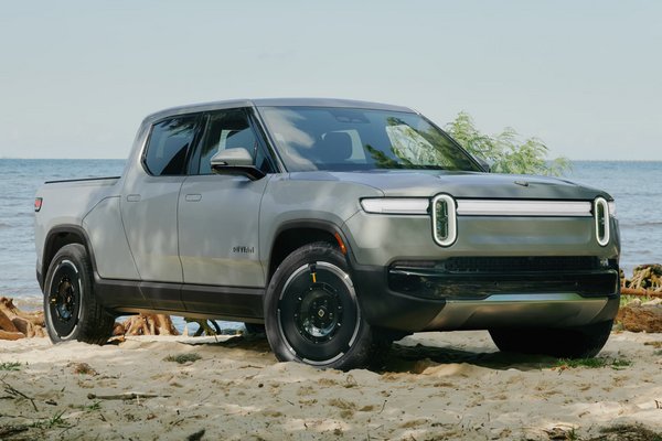 2025 Rivian R1T