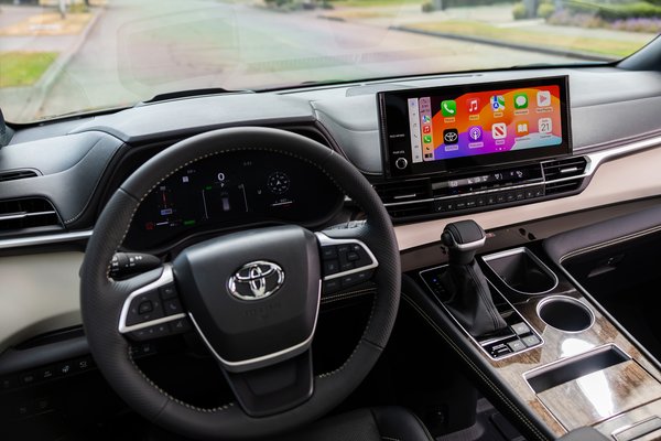 2025 Toyota Sienna Platinum Instrumentation