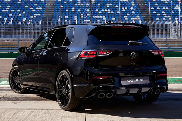 2025 Volkswagen Golf R Black edition